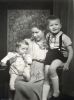 1942, am 05. Februar. Irmgard mit ihren Kindern Frank und Bernd.